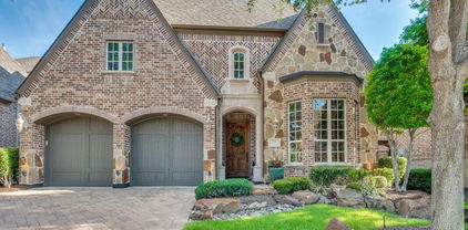 656 Clearwater Dr, Irving