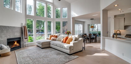 201 Stanford Ct, Heath