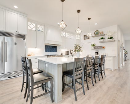 327 Lovers Ln, Terrell