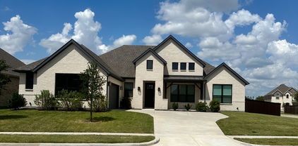 841 Lemmon Ln, Forney