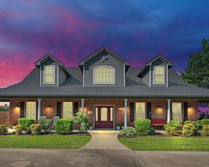 1072 W Secretariat Dr, Terrell