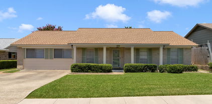 2103 Bordeaux Dr, Carrollton