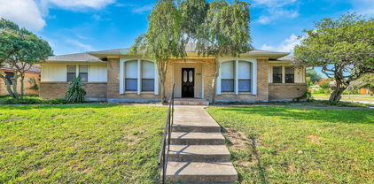 730 Woodcastle Dr, Garland