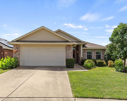 1015 Kimbro Dr, Forney