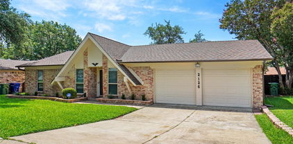 2126 Versailles Dr, Carrollton