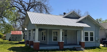 502 N Virginia St, Terrell