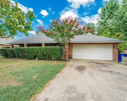 709 Azalea Dr, Forney