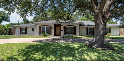 3115 Walnut Hill Ln, Dallas