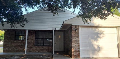 306 N Wilson St, Kaufman