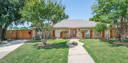 2701 N Surrey Dr, Carrollton