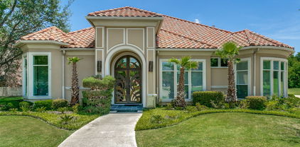 300 Travis Ct, Irving