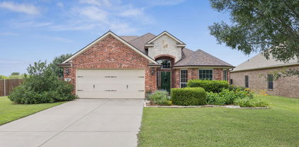 6806 Bear Ln, Greenville