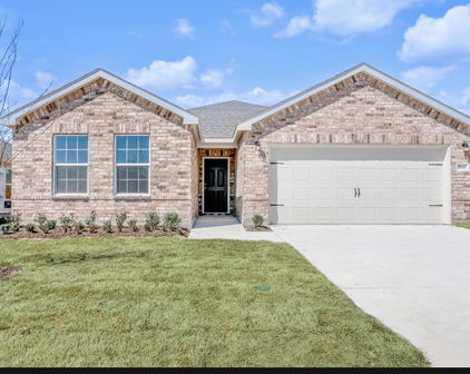 1611 Silas Dr, Forney