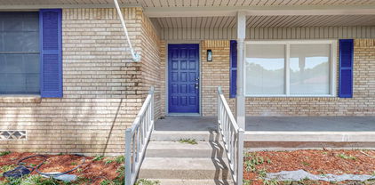 909 Crestview Dr, Kaufman