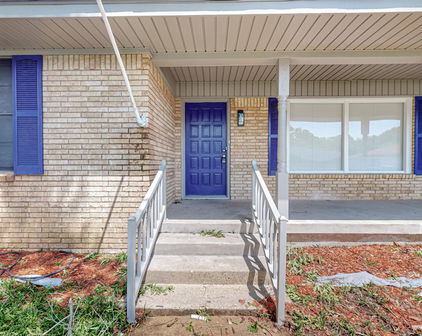909 Crestview Dr, Kaufman