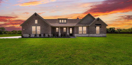 2432 Blackjack Oak Rd, Oak Ridge