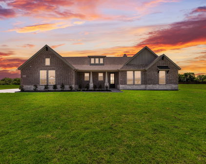 2432 Blackjack Oak Rd, Oak Ridge