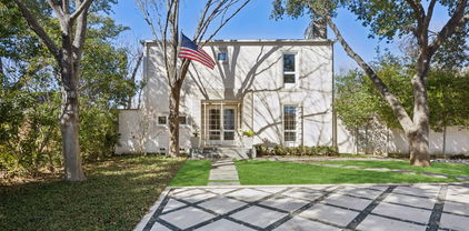 3739 N Versailles Ave, Dallas