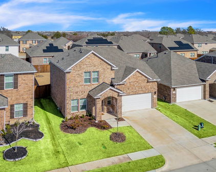739 Lauren Grove Ln, Forney
