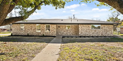310 E 6th St, Kaufman