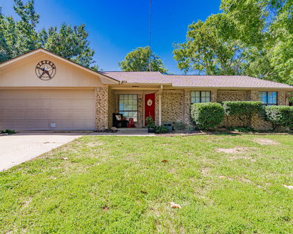 2120 Lisa Cir, Canton