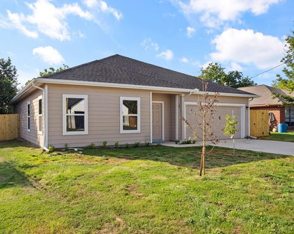 806 Melody Cir, Kaufman