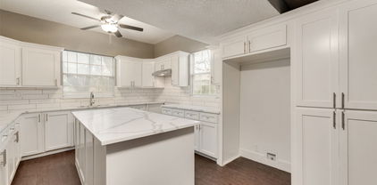 909 W E Ave E, Garland