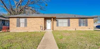 1315 Crestview Dr, Kaufman