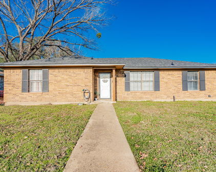 1315 Crestview Dr, Kaufman
