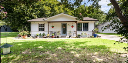 417 E 1st St, Quinlan