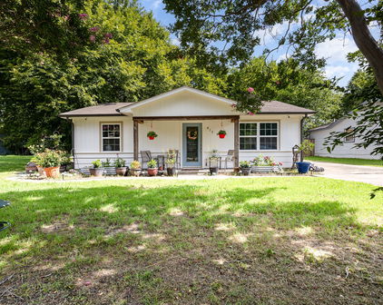 417 E 1st St, Quinlan