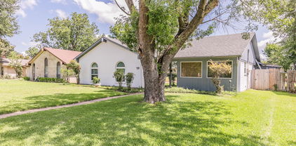 2302 Richwood Dr, Garland