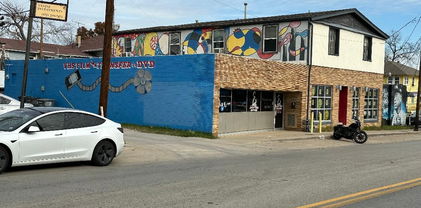 511 W Davis St, Dallas