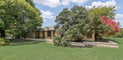 601 N Duncanville Rd, Cedar Hill