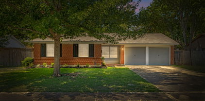 13211 Shahan Dr, Farmers Branch