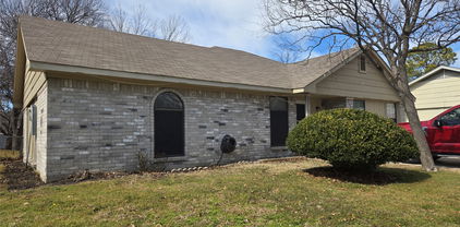 1121 Sam Houston Dr, Garland