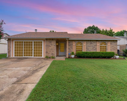 404 Forestwood Dr, Forney