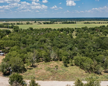 2956 Private Rd, Quinlan