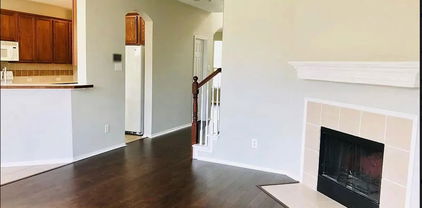 1018 Spanish Moss Dr, Garland