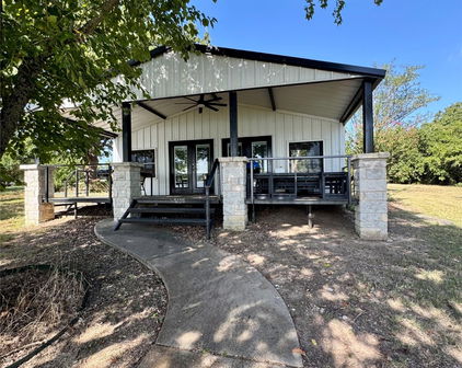 2776 Waters Edge, Quinlan