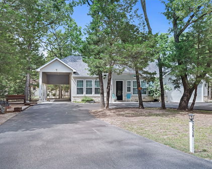 2526 Fox Point Cir, Quinlan