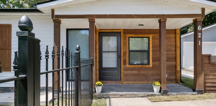 621 N Elm St, Lancaster
