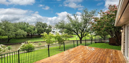 9424 Blue Jay Way, Irving