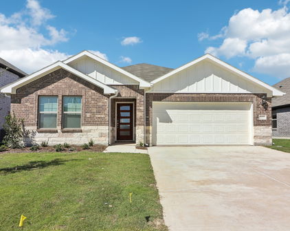 1127 Salado St, Crandall