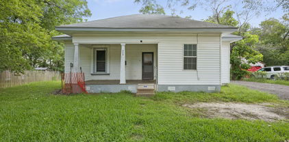 909 E High St, Terrell