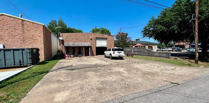 118 W Main St, Forney