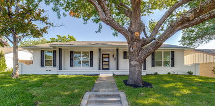 7709 El Pensador Dr, Dallas
