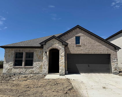 1713 Coachman, Forney