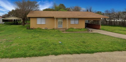 407 N 3rd St, Mabank