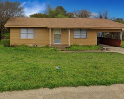 407 N 3rd St, Mabank
